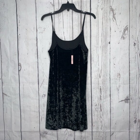 Victoria Secret night gown - Picture 2 of 4